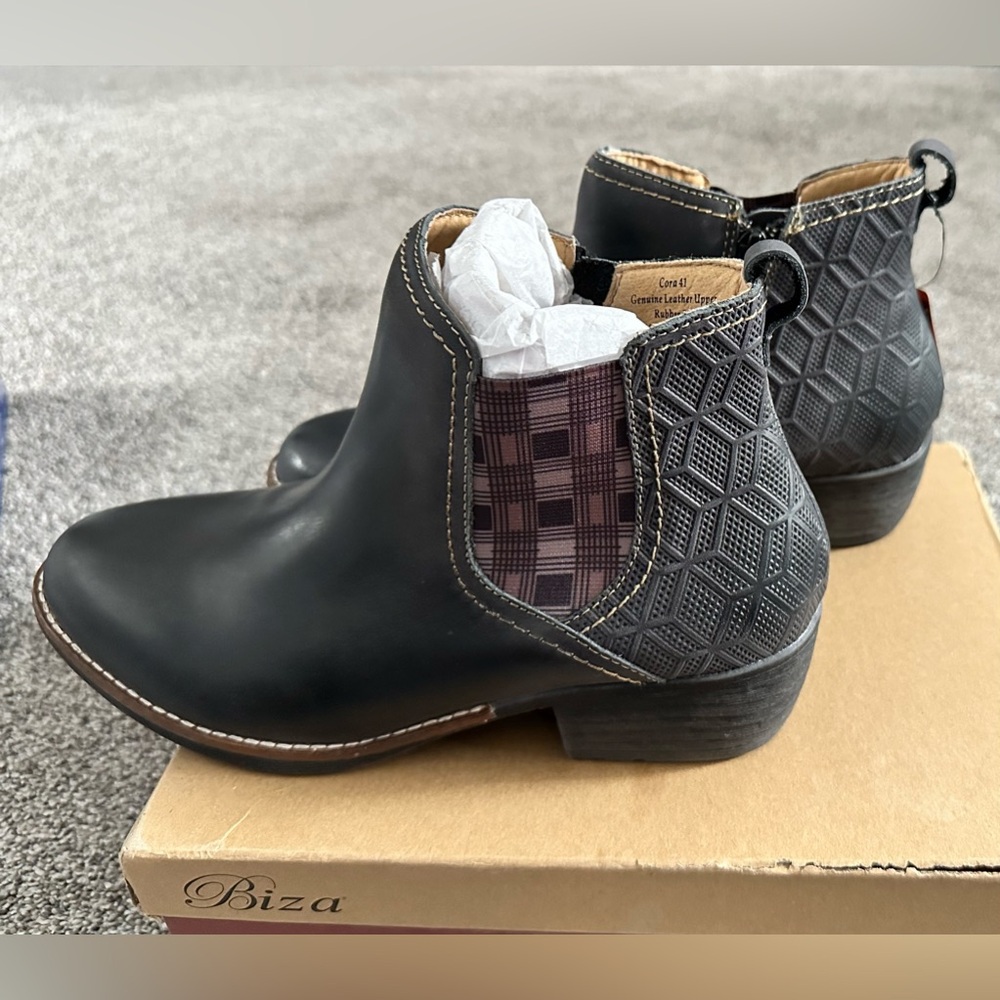 Biza Women’s Cora Boots - Size 41 - New With Tags/Box - Leather Ankle Boots